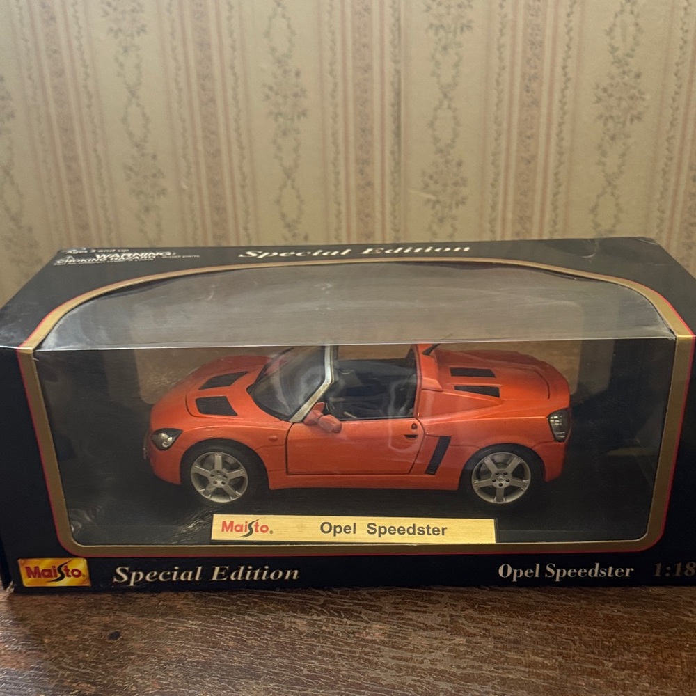Maisto Opel Speedster Model Car - Orange